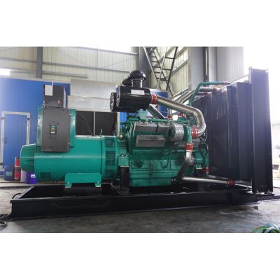 600kw乾能柴油發(fā)電機(jī)組-乾能12缸柴油機(jī)12V138BZLD柴油發(fā)電機(jī)組,缸徑/行程：138/160mm,柴油發(fā)電機(jī)組水冷發(fā)動機(jī)功率660KW,柴油發(fā)電機(jī)組配套馬拉松斯坦福發(fā)電機(jī)。廠價(jià)直銷歡迎選購：13773399855。