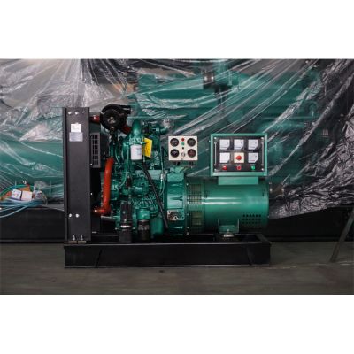 工廠直銷30KW柴油發(fā)電機(jī)，品牌有珀金斯、常柴、上柴楊動(dòng)、東風(fēng)康明斯等柴油發(fā)電機(jī)組。廠價(jià)直銷歡迎選購(gòu)：13773399855。