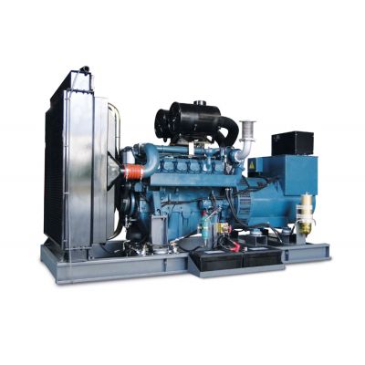 650kw科曼柴油發(fā)電機(jī)組-科曼12缸柴油機(jī)12KMV-790柴油發(fā)電機(jī)組,缸徑/行程：128/142mm,柴油發(fā)電機(jī)組水冷發(fā)動(dòng)機(jī)功率700KW,柴油發(fā)電機(jī)組配套馬拉松斯坦福發(fā)電機(jī)。廠價(jià)直銷歡迎選購(gòu)：13773399855。
