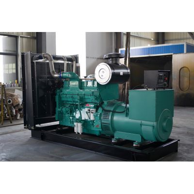 500kw重慶康明斯柴油發(fā)電機組-重慶康明斯6缸柴油機KTAA19-G6柴油發(fā)電機組,缸徑/行程：159/159mm,柴油發(fā)電機組水冷發(fā)動機功率570KW,柴油發(fā)電機組配套馬拉松斯坦福發(fā)電機。廠價直銷歡迎選購：13773399855。