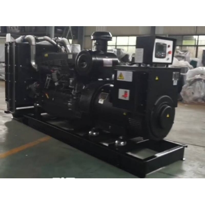 300kw上柴股份柴油發(fā)電機(jī)組-上柴動(dòng)力6缸柴油機(jī)SC12E480D2柴油發(fā)電機(jī)組,缸徑/行程：128/153mm,柴油發(fā)電機(jī)組水冷發(fā)動(dòng)機(jī)功率355KW,柴油發(fā)電機(jī)組配套馬拉松斯坦福發(fā)電機(jī)。廠價(jià)直銷歡迎選購(gòu)：13773399855。